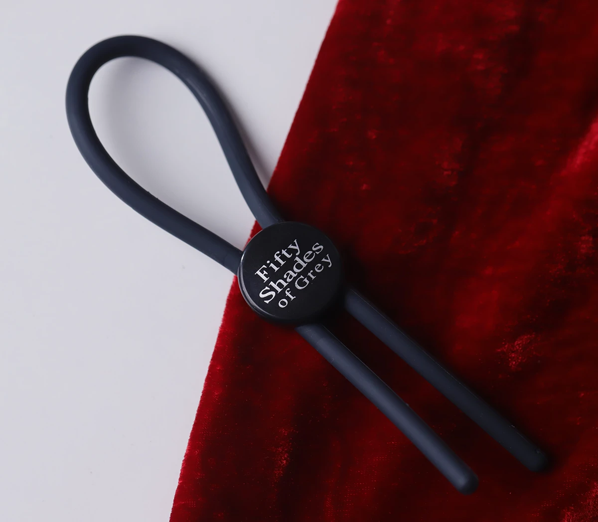 Vòng đeo dương vật Fifty Shades of Grey chống xuất tinh sớm sành điệu