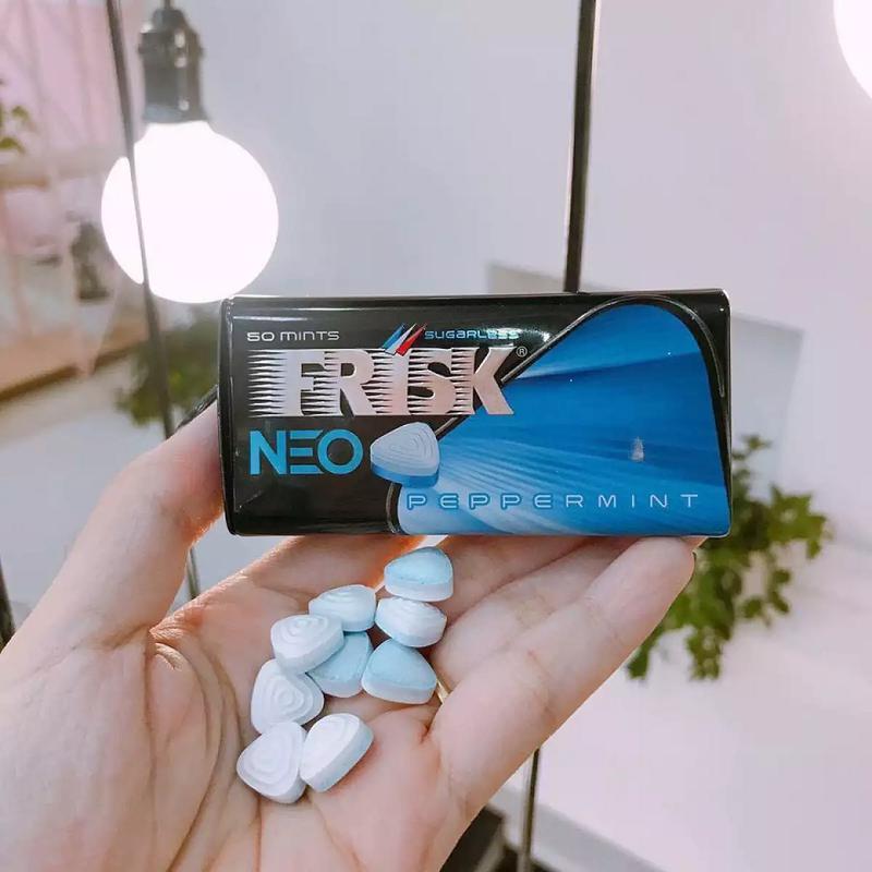 Frisk Neo Peppermint kẹo ngậm bạc hà thơm mát hộp 50 viên kích thích Frisk Neo Peppermint kẹo ngậm bạc hà thơm mát hộp 50 viên kích thích