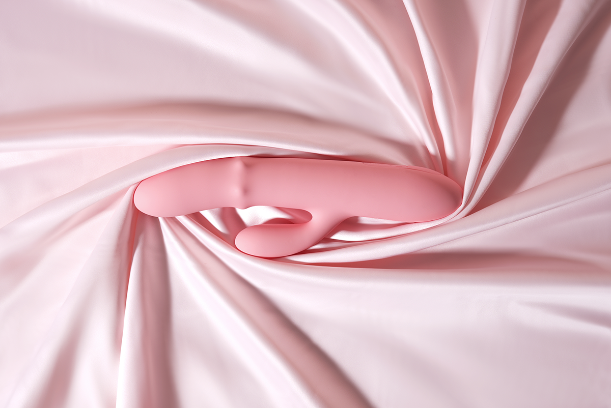 Dương vật giả Svakom Mora Neo bi chuyển động App tiện lợi khơi cảm hứng