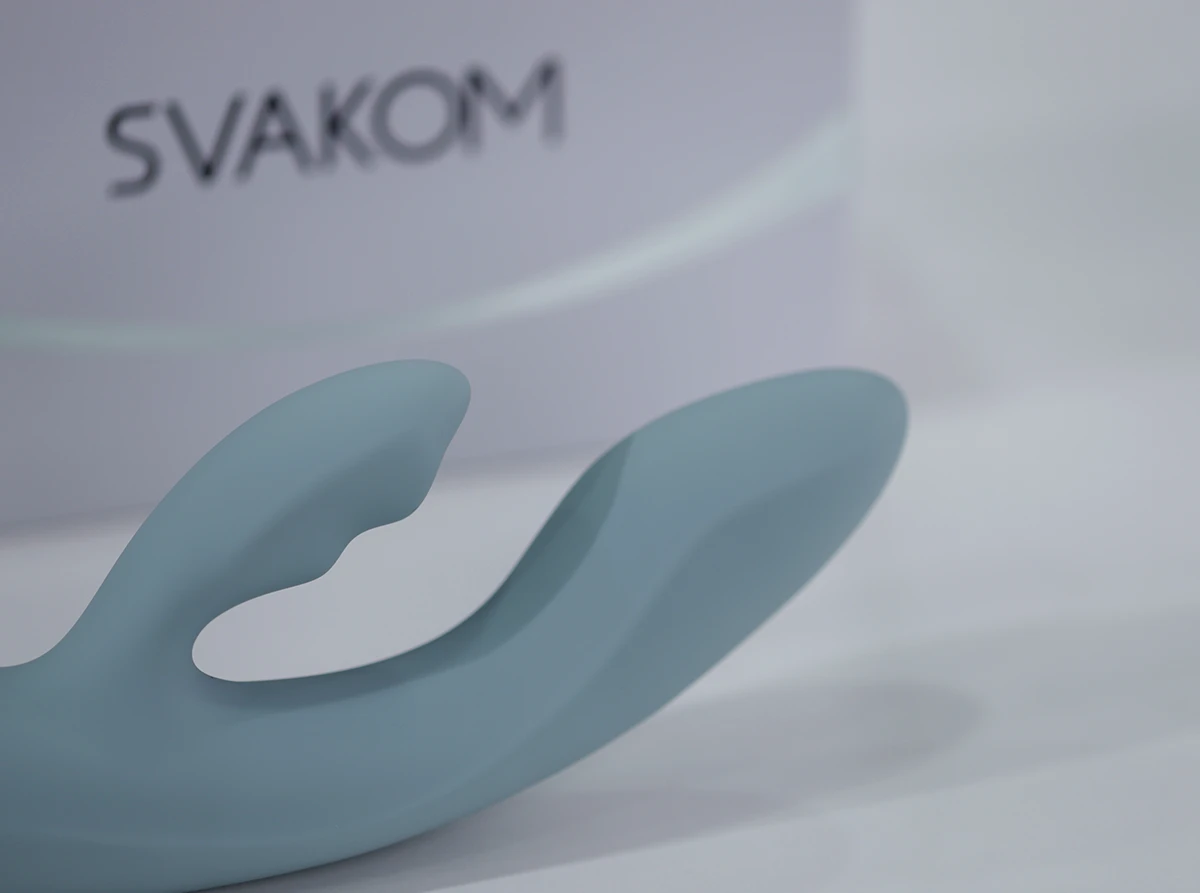  Giá sỉ Dương vật giả Svakom Chika máy rung điểm G và âm vật kết hợp sưởi ấm giá sỉ